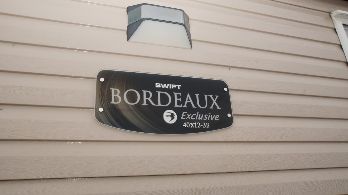Swift Bordeaux Exclusive 647 - Image 2