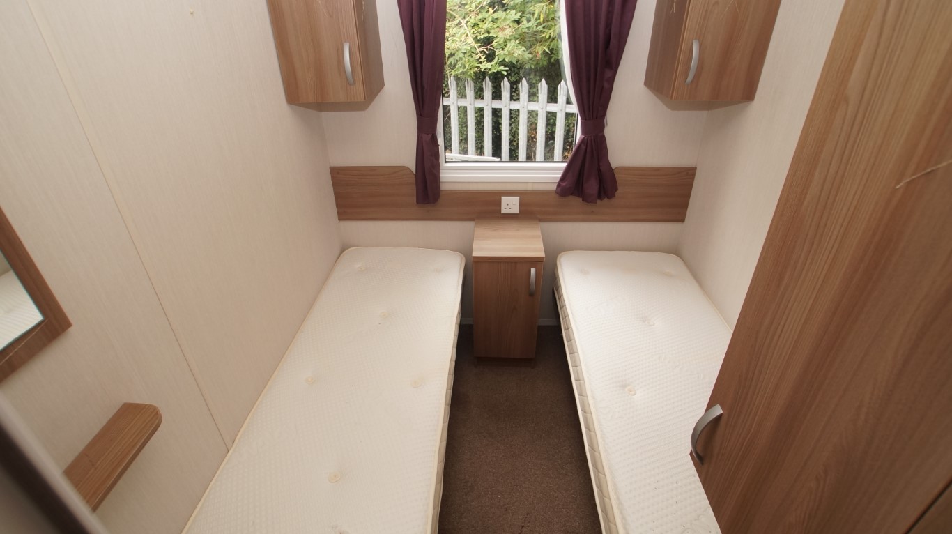 Swift Bordeaux Exclusive 647 - Image 13