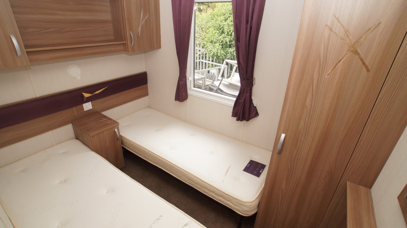 Swift Bordeaux Exclusive 647 - Image 14