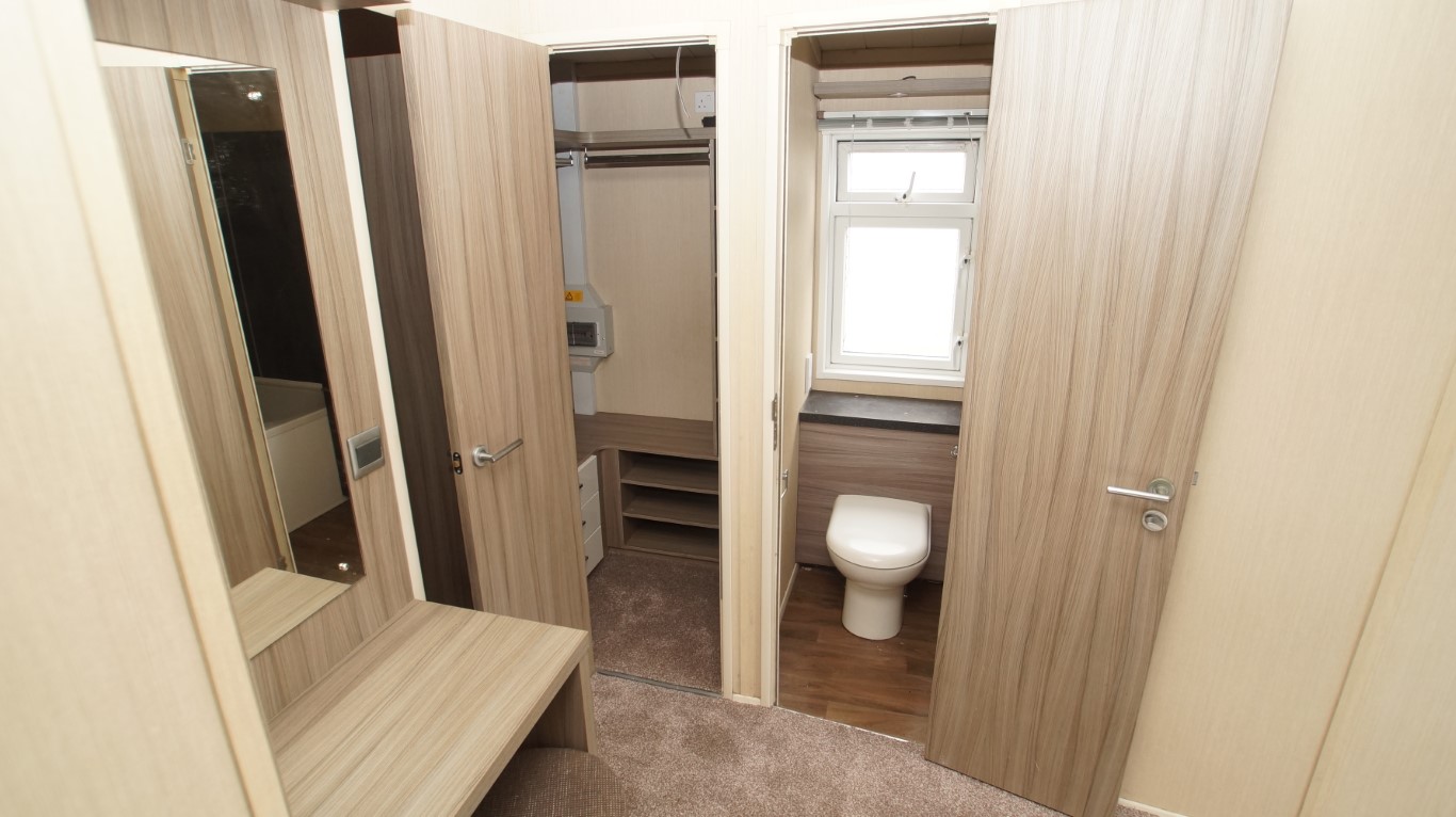 Swift Champagne Lodge 634 -Resi Spec - Image 9