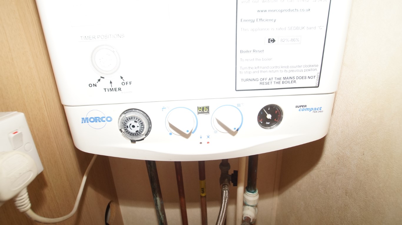 Swift Serenity 585 - Image 11